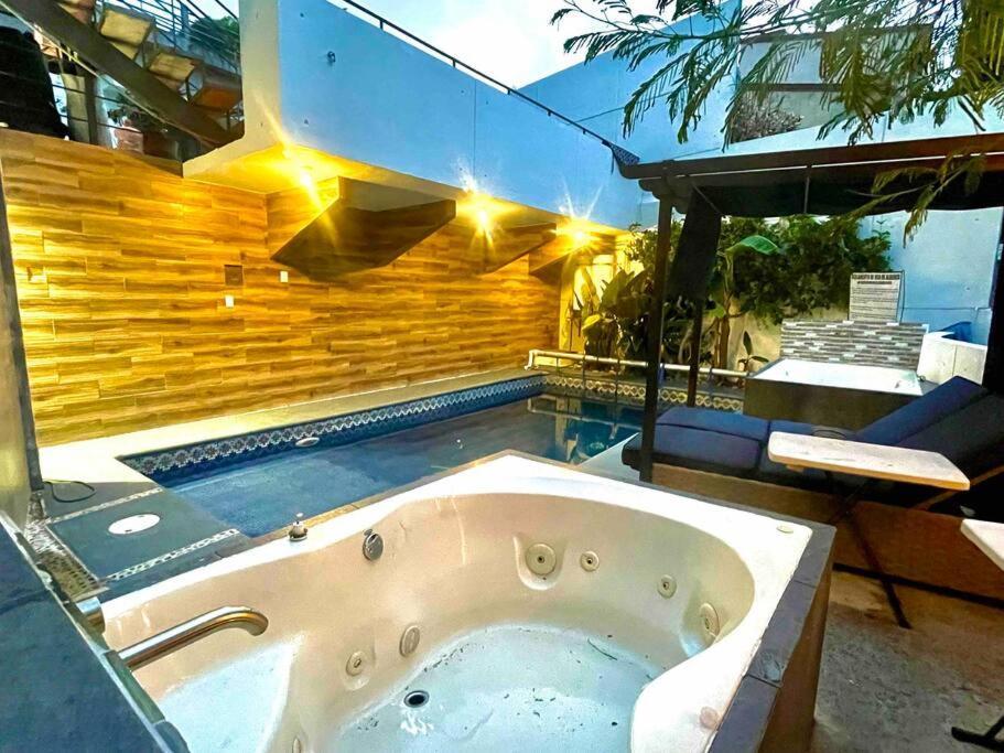 Loft Arte Y Diseno, Terraza, Asador, 3 Pantallas "Cuernavaca Somos El Unico Airbn Que Te Ofrece 2 Exclusivos Jacuzzis Profesionales Con Agua Caliente Y Sistema De Hidromasaje, Tipo Spa" Fraccionamiento Vigilancia 24 Horasアパートメント エクステリア 写真